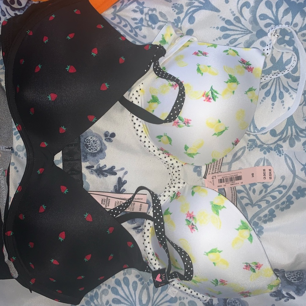 4 Victoria’s Secret Bras